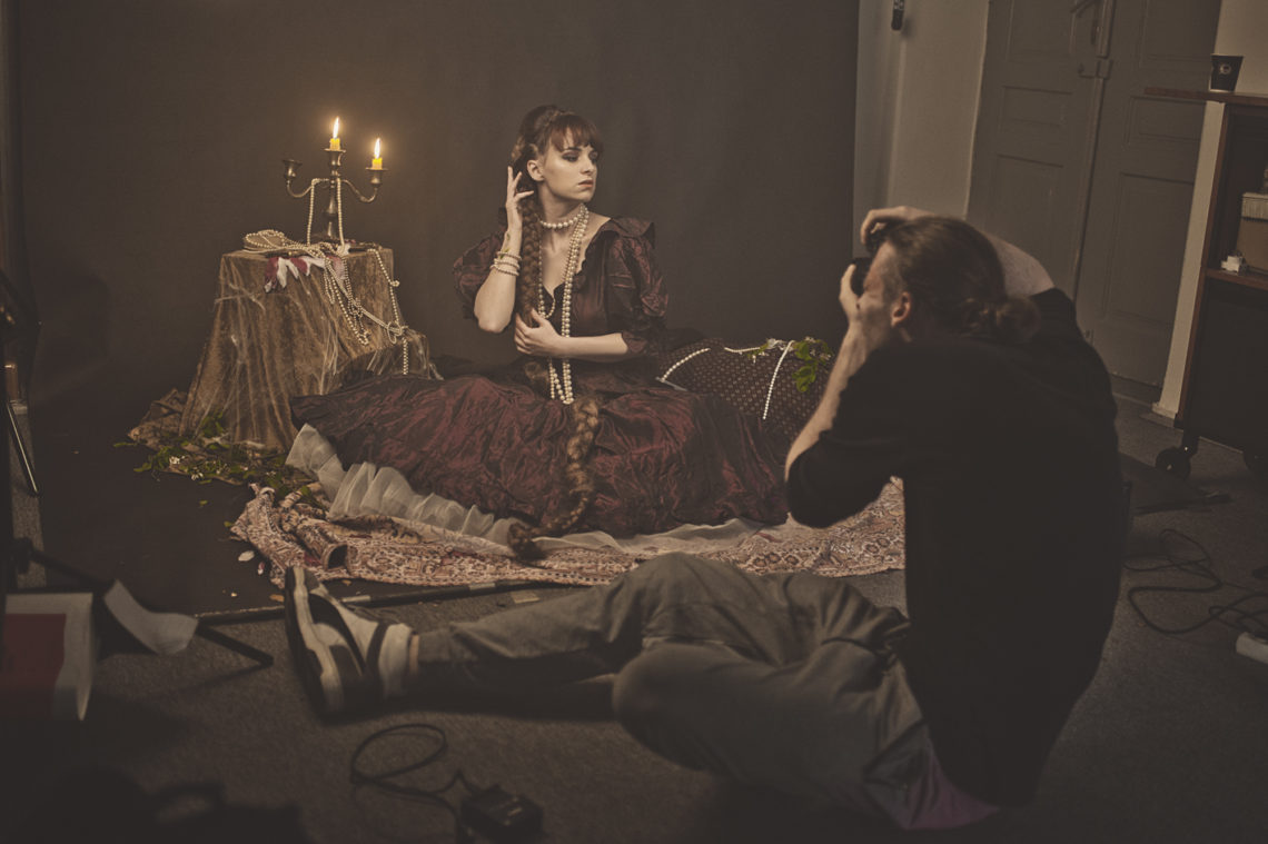 Backstage z fotografii studyjnej fot. Katarzyna Niwińska