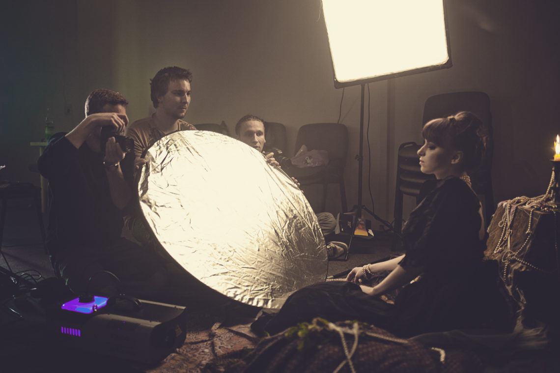 Backstage z fotografii studyjnej fot. Katarzyna Niwińska