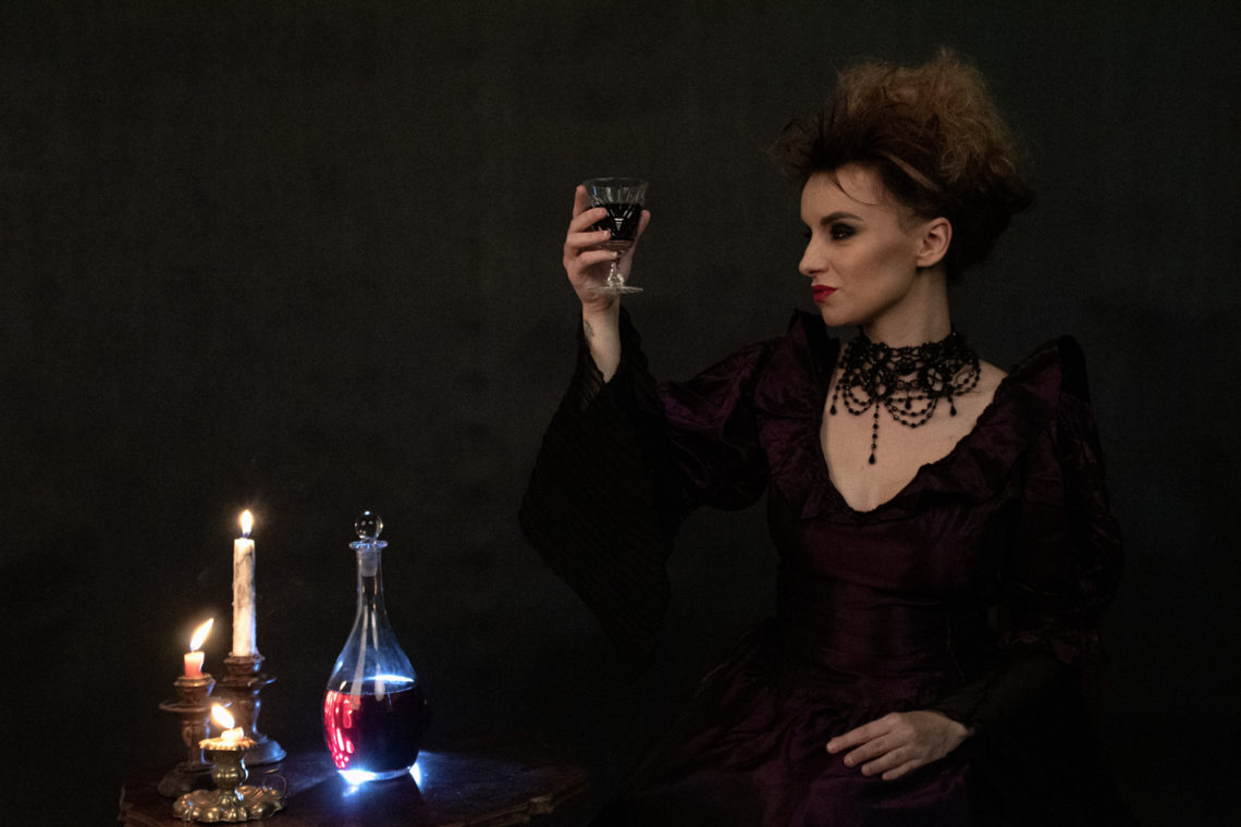 autorką zdjęć jest Dominika Siatka, pozowała Daniela Ziemian