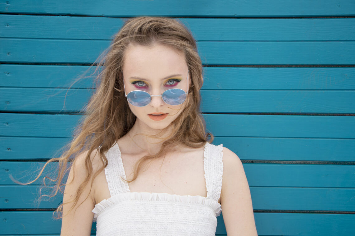 autorką zdjęcia jest Aleksandra Wojdyło, pozowała Karolina Burian, make up Karina Radzevich